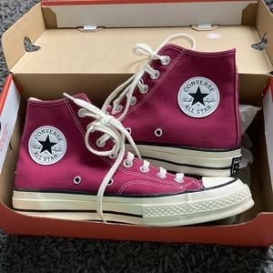 Im selling Chuck 70’s Midnight Hibiscus/ Egret/Black Size 7 in Mens 9 in Womans